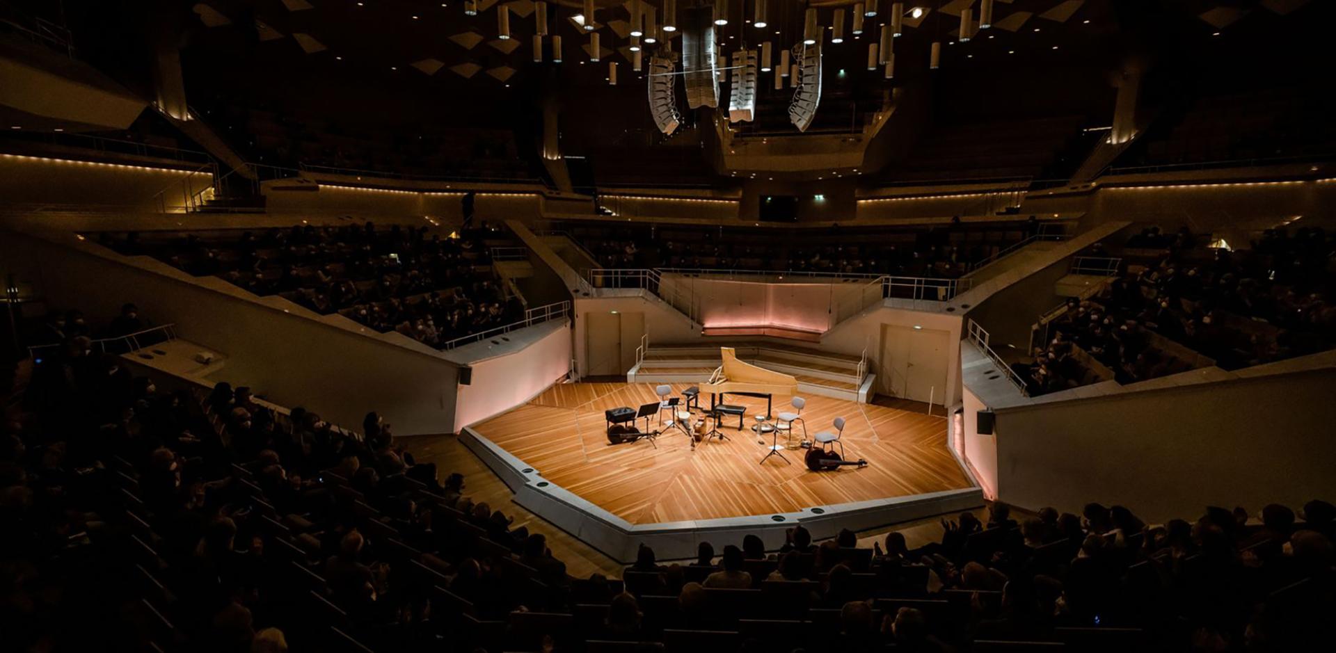 Philharmonie Berlin Kammermusiksaal dunkel Bühne beleuchtet