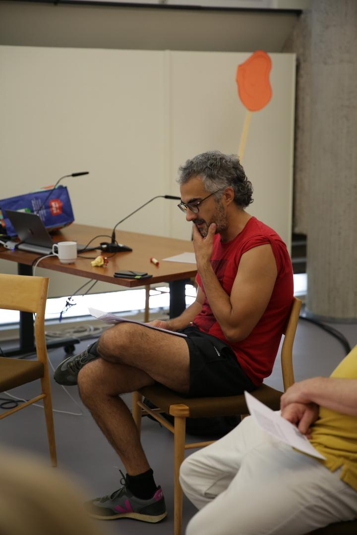 Vortrag von Edoardo Micheli während eines Workshops
